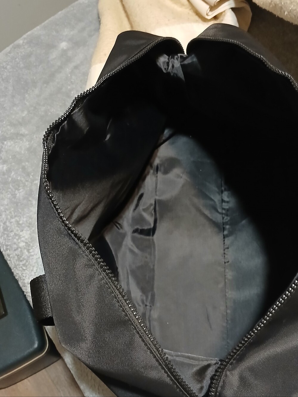 Coach Black Nylon TRAVEL/Weekender/Gyn Bag - Picture 3 of 6